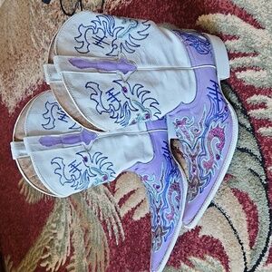 El General White Embroidered Rhinestone Leather Boots